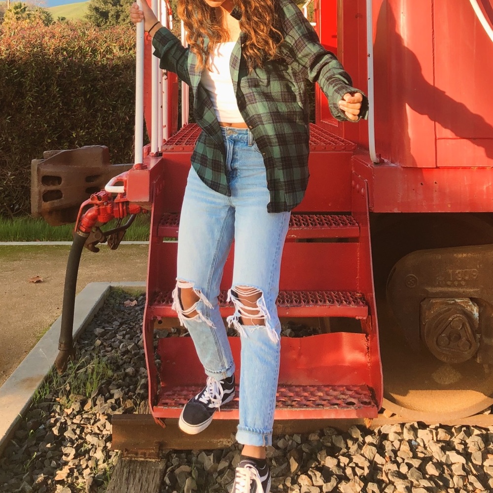 American eagle light washed mom jeans